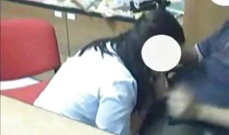 زن دستهای بزرگ فیلم سوپر زن و شوهر را نوازش می کند
