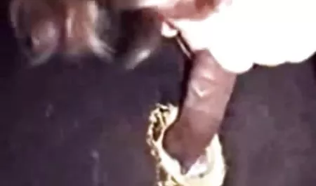 سکس را با یک جوجه زن و شوهر سکسی نازک مجعد بر روی دسکتاپ انجام دهید