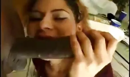 دو سکس زن مقابل شوهر پسر به دختری 20 ساله برای از بین بردن بکارت کمک کردند