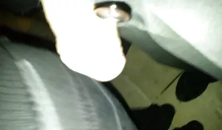 پسر در سکس زن وشوهر حال چکش زدن مادرش روی پله ها است