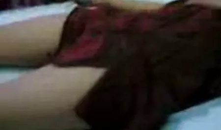 کودک روی یک سکسه زن وشوهر دیک بزرگ کاشته می شود