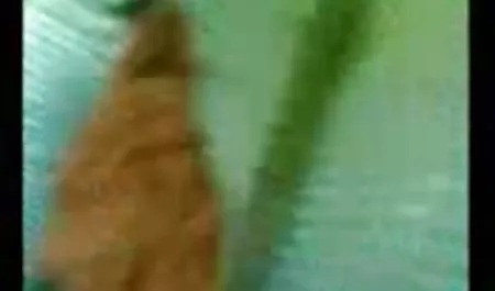 دختر 18 ساله روسی ویکا داستان سکسی خیانت زن به شوهر بر روی مرد نیمکت می لرزد