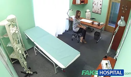واکنش سکس مقابل شوهر جنس باکره در مقابل دوربین آماتور